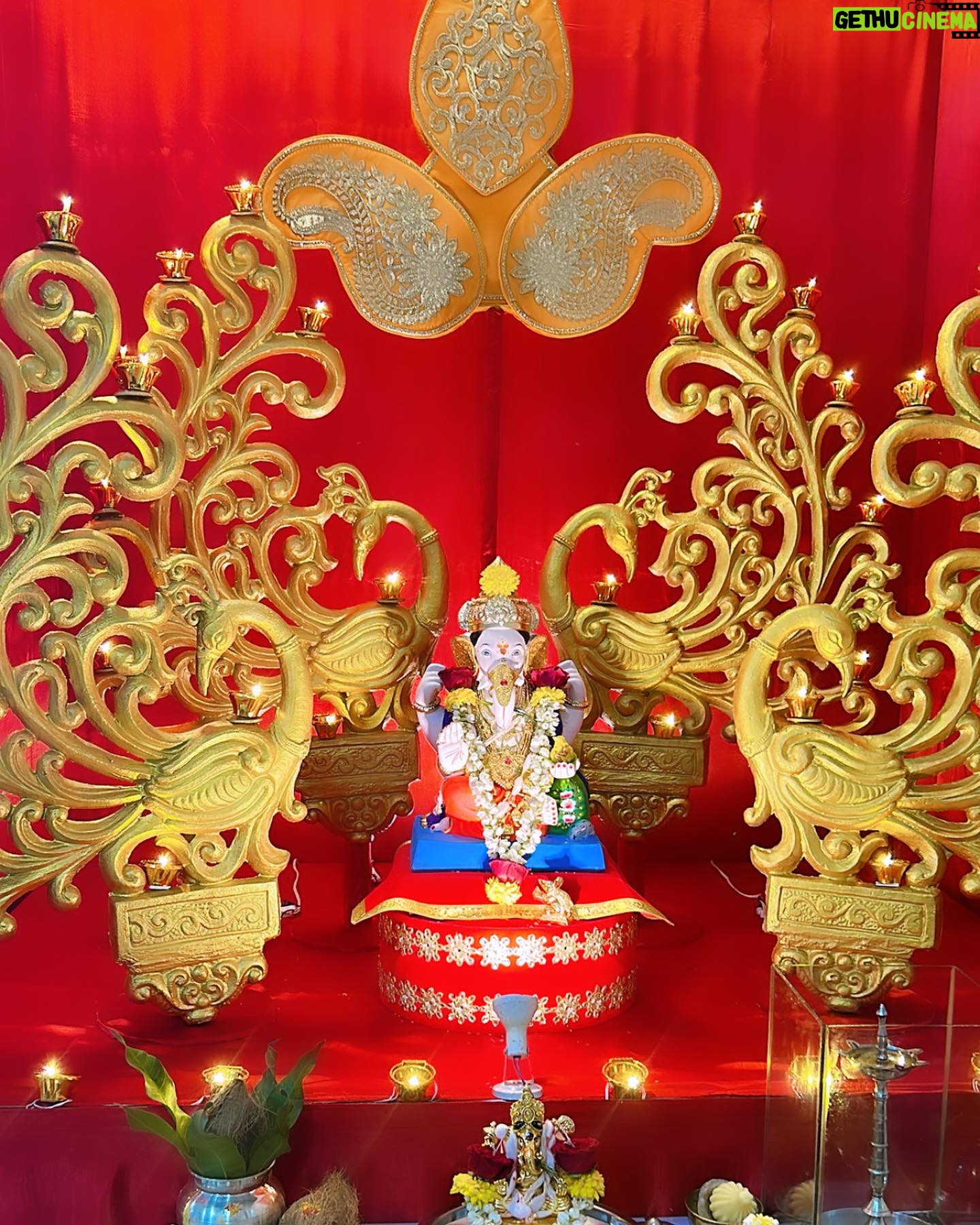 Urvashi Pardeshi Instagram - 🥹 End to my most favourite time of the year. 🥹 Goodbye Bappa, you’ll be dearly missed. ✨ Until next time.