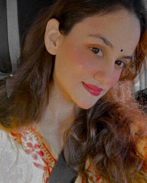 Urvashi Pardeshi Instagram - Bas yun hi ♥️