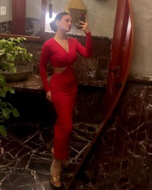Urvashi Pardeshi Instagram - Bas yun hi ♥️