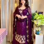Urvashi Pardeshi Instagram - Here’s to love, light, and ladoos. Happy Diwali! ♥️