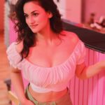 Urvashi Pardeshi Instagram – Peace is accepting that everything changes. When we stop clinging to how things are, we can let go and embrace what’s growing in front of us. Doing this shifts our mindset from one that’s scared of change to one that’s energized by the excitement of future potential. ♥️✨