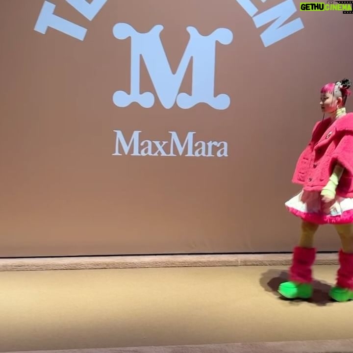 Utaha Instagram - . MaxMara Teddy TEN 🧸💖 マックスマーラーのアイコンでもある「テディベアコート」が10周年を迎えた記念イベントにてスペシャルライブをさせていただきました!ʕ•ᴥ•ʔ.。.:*☆ LOVEな人たちにも会えた素敵な夜になりました🌃 hair: @_m.339 stylist: @hao_yoshienunoda @maxmara #MaxMara #MaxMaraTeddyTen #pr
