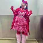 Utaha Instagram - . フジテレビ音楽特番「明日フェス」(( @asufes1217 )) ～明日までに新曲をつくってくださいってお願いしたら曲が良すぎたのでフェスにしちゃいます～ 水曜日のカンパネラが24時間で制作した楽曲 「キャロライナ」を披露させていただきました🌶️❤️‍🔥 ☆*:.｡. stylist： @hizuki__am2.00 .｡.:*☆ dress @n12.bob___ accessory @airi______.2 hair： @_m.339 TVer／FODで期間限定見逃し配信ぜひご覧ください‼️