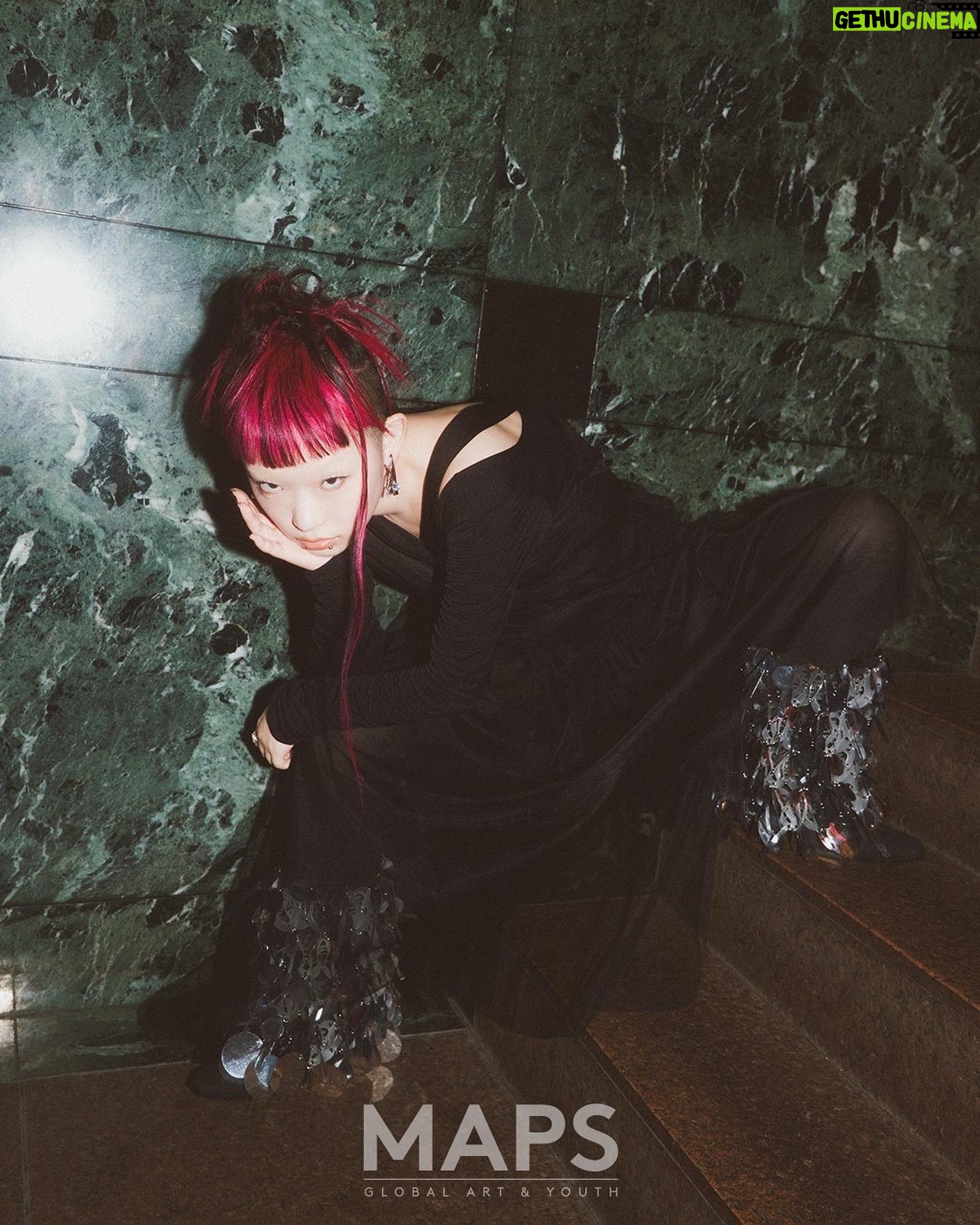 Utaha - 16.3K Likes - .
【 @mapsworld_kr 】韓国発雑誌「MAPS」vol.186 の裏表紙に登場させていただきましたʕ•ᴥ•ʔ .。.:*☆
眉なしメイクがメチャメチャcoolで気に入っています!
久しぶりのファッショナブルな撮影楽しかった💋
素敵な冊子。是非チェックしてください˚✧₊⁎❝᷀ົཽ≀ˍ̮ ❝᷀ົཽ⁎⁺˳✧༚
photographer: @sasutei
stylist: @rxixkxux
Hair @tsubasadicky
Make-up @chi_i1026
video: @kentaro90s
@so_tokyo
@maps_ryu
