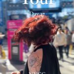 V. E. Schwab Instagram – Am I still on tour? It’s my first day of #nycc2023 and I had such a blast! Crazy schedule. Met so many readers. Signed so many books! And got to hang with some friends :) Ended with a #girldinner I took from the leftovers of my last meetup of the day. #winning.  #veschwab #shadesofmagic #addielarue #thefragilethreadsofpower #tourlife #authorlife #behindthescenes #newyorkcomiccon #threadsofpower