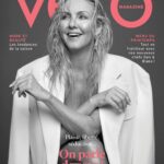 Véronique Cloutier Instagram - Le nouveau numéro du @magazine_vero arrive juste à temps pour le printemps 🌿 Bravo à notre belle équipe qui sait toujours se ré-inventer à chaque parution 🤍 On parle de sexualité, de plaisir et de séduction dans ce numéro en kiosque partout dès jeudi, aussi disponible en version numérique. Photo @andreanne_gauthier Assistée de @kevenpoisson Maquillage @silverfox_style Coiffure @marcuuus Stylisme @chanelle_riopel Éditrice : @sophiebanford Rédactrice en chef : @theo_dc Directrice artistique : @mariemichele_leduc Cheffe mode et beauté : @sostlo Cheffe culture : @lauriedup Coordonnatrice : @claudiaguy Directrice des contenus numériques : @cynthiaquellet Cheffe de contenu numérique : @mathieulafille