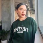 Véronique Cloutier Instagram - La nouvelle collection de @fondationverolouis 💚 Une invitation à célébrer l’unicité de chacun et afficher sa solidarité avec les personnes qui ont des défis particuliers! On aime 🫶 📸 @cescodelavega #DifferentCommeToi #FondationVeroEtLouis