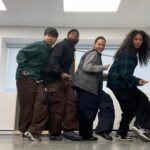 Véronique Cloutier Instagram - Après 9 semaines @samchouinard avait peut-être besoin d'une pause, alors nos danseurs lui ont fourni de l'inspiration pour la prochaine chorégraphie! 🤣 ⎯⎯⎯⎯⎯⎯⎯⎯⎯⎯ 📺 En DIRECT les jeudis 20h sur @icirctele
