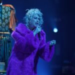 Véronique Cloutier Instagram - Fidèle à elle-même, Joe Bocan a su nous transporter dans son univers coloré et éclectique à chacune de ses performances! Quel honneur de l'avoir eue parmi nous pour cette saison. 💖 Laquelle de ses performances avez-vous préférée?