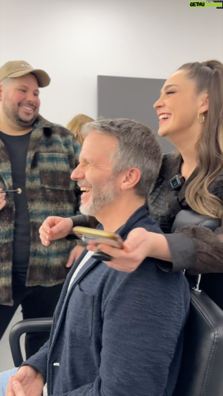 Véronique Cloutier Instagram - Pensez-vous que Steve Veilleux est fatigué d'entendre @chlodeb lui répéter ses paroles de chansons? 🤔🤣 ⎯⎯⎯⎯⎯⎯⎯⎯⎯⎯ 📺 En DIRECT les jeudis 20h sur @icirctele