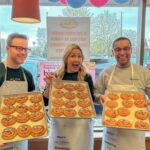 Véronique Cloutier Instagram – C’est aujourd’hui votre dernière chance de vous procurer un #biscuitsourire chez Tim! 100% des profits sont versés à des organismes caritatifs/communautaires comme la @fondationverolouis D’ailleurs, je suis passé faire un tour à la succursale du 2145 boul. Roland-Therrien, dans mon comté à Longueuil, et devinez justement sur qui je suis tombé 😉
@cloutierv 
@zemorissette 
@timhortonsqc