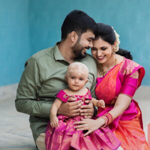 VJ Akshaya Instagram - 💖 @niyanthanmanisekaran @adya_niyanthan 

Pc : @screenastarphotography 
Blouse : @maliboo_bridalwear 
Makeup & styling : self ❤️

#vjakshaya #adya #tonsure #earpiercing #ninemonths #babygirl #photoshoot #babyphotography