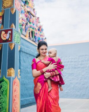 VJ Akshaya Instagram - Mottu 💖 
@adya_niyanthan tonsure and ear piercing ! 
காதுகுத்து 

ADYA’S outfit : @ilandhalir 
Blouse : @maliboo_bridalwear 
Pc : @screenastarphotography @starwin_s 
Makeup & styling : self ❤️ 

#vjakshaya #adya #tonsure #earpiercing #ninemonths #babygirl #photooftheday #photography #babyphotography