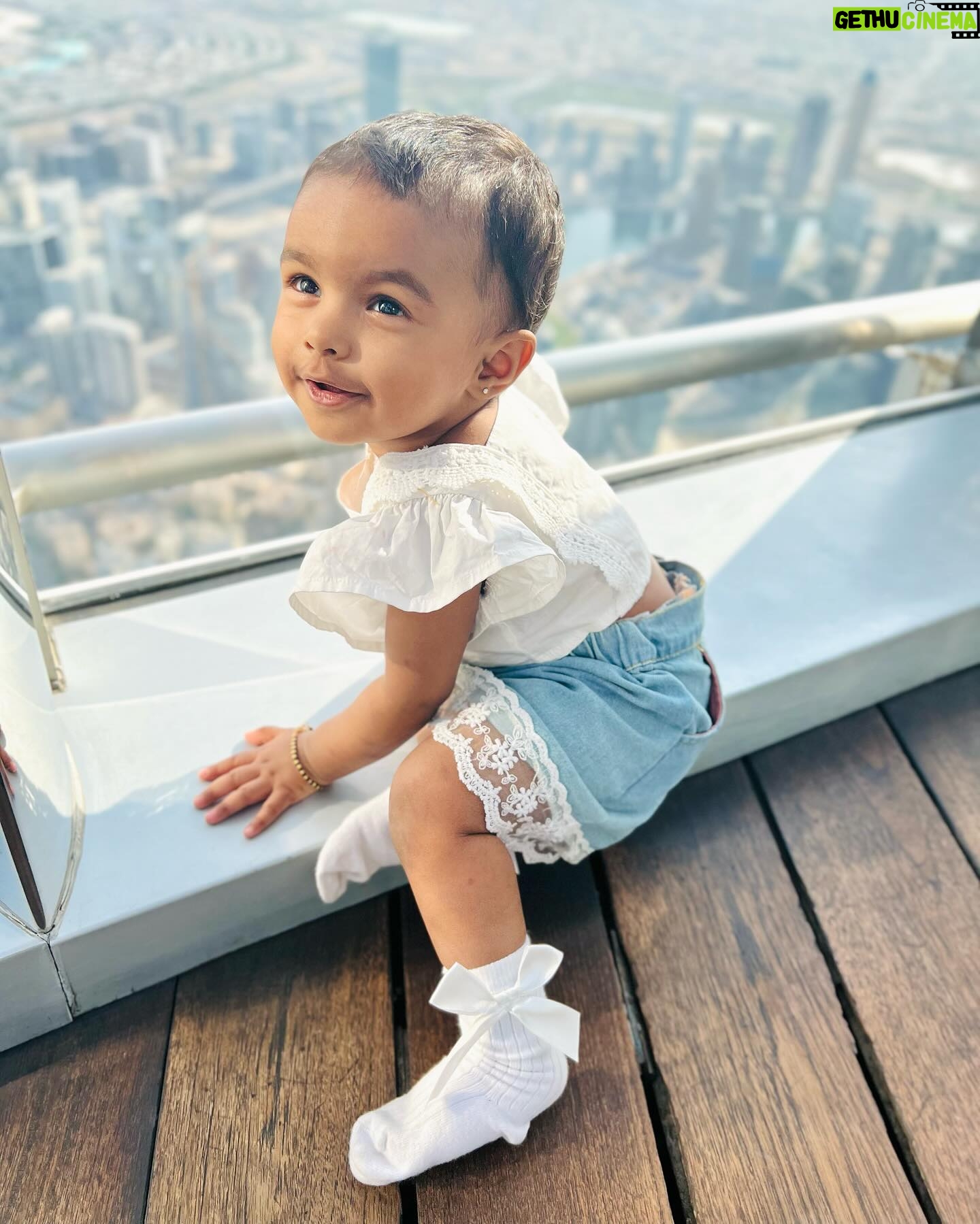 VJ Akshaya - 3.6K Likes - Lost in the clouds and making memories where the sky meets the sand ! ❤️🇦🇪
@niyanthanmanisekaran @adya_niyanthan
#vjakshaya #adya #dubai #burjkhalifa #dubailife #burjkhalifa148thfloor #adyaturnsone #adyafirstbirthday