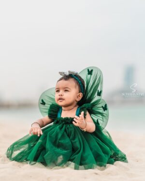 VJ Akshaya Instagram - ADYA’S first birthday ! ❤️ @adya_niyanthan 

ADYA’S outfit : @_zain_couture_ 
Pc : @screenastarphotography 

#vjakshaya #dubai #babyadya #firstbirthday #dubailife