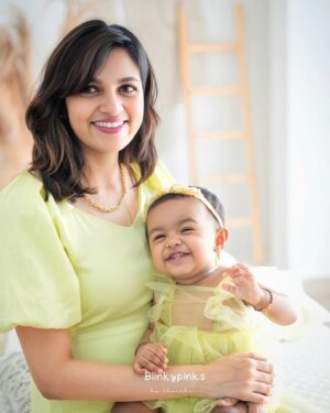 VJ Akshaya Instagram - This smile melts my heart everyday ❤️ 
@adya_niyanthan 🥹

Pc : @blinkypinksbydharshu 
#vjakshaya #adya #momanddaughter #babygirl #babyphotography #11monthsold #soontobeone #photooftheday #photography #instagood