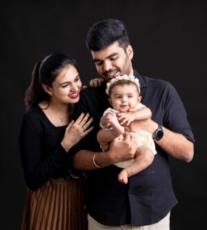 VJ Akshaya Instagram - ❤️😍 @adya_niyanthan @niyanthanmanisekaran 

Pc : @thebunnyteeth.photography 

#adyaniyanthan #babygirl #babiesofinstagram #adyababy #family #photoshoot #photography #sixmonthsold #babygram #babyphotoshoot