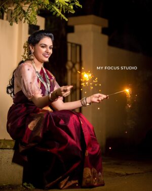 VJ Akshaya Instagram - Wishing you a Diwali that is as bright and beautiful as the diyas that we light. Happy Diwali! 
May the festival of lights fill your life with joy, peace, and prosperity. Shubh Diwali!🪔🎉❣️

Photography: @myfocusstudio @myfocuseventz 
Frame: @vjakshaya @adya_niyanthan 
Jewellery : @new_ideas_fashions 
Baby outfit : @ilandhalir 

For bookings, contact📲 :  91 8344005072
Shot on CanonR6
.
.
.
.
.
YouTube: https://youtube.com/@myfocusstudio4306?si=MlgUIfBkPfYRkPpY
Facebook: https://www.facebook.com/myfocusstudio
.
.
.
.
#photoshoot #diwali #festival #crackers #diwalishoot #momandbaby #canon #2023