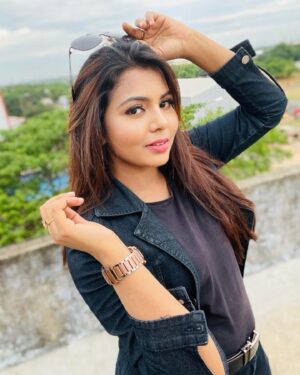 VJ Mounika Instagram - Actress vibe 🎶🥁💫❤️ #song