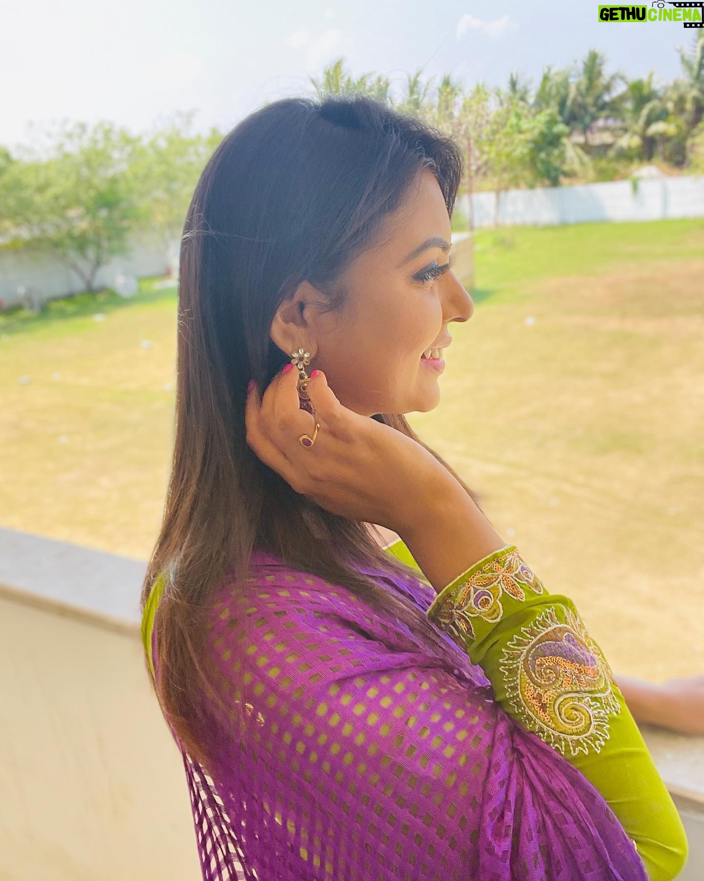 VJ Mounika - 617 Likes - Be good 😊 do good 👍 #instapost