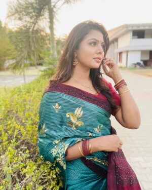 VJ Mounika Instagram - Me vs Me