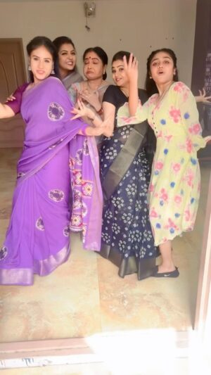 VJ Mounika Instagram - 😂😂

#shootdiaries #ponnicorani #comedy #comedyreels #suntv #kalagnartv #zeetamil #live #laugh #reeloftheday #reelitfeelit