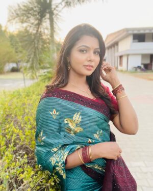 VJ Mounika Instagram - Me vs Me