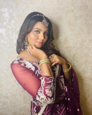 VJ Mounika Instagram - 🎆 #nofilter 

Makeup and hair : @honeylang_makeup_artist 
Jewellery: @chennai_jazz