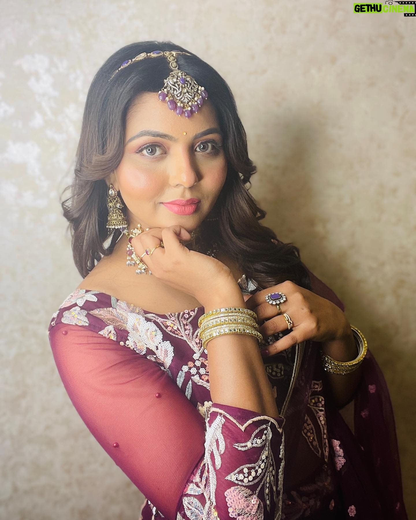 VJ Mounika - 627 Likes - 🎆 #nofilter
Makeup and hair : @honeylang_makeup_artist
Jewellery: @chennai_jazz