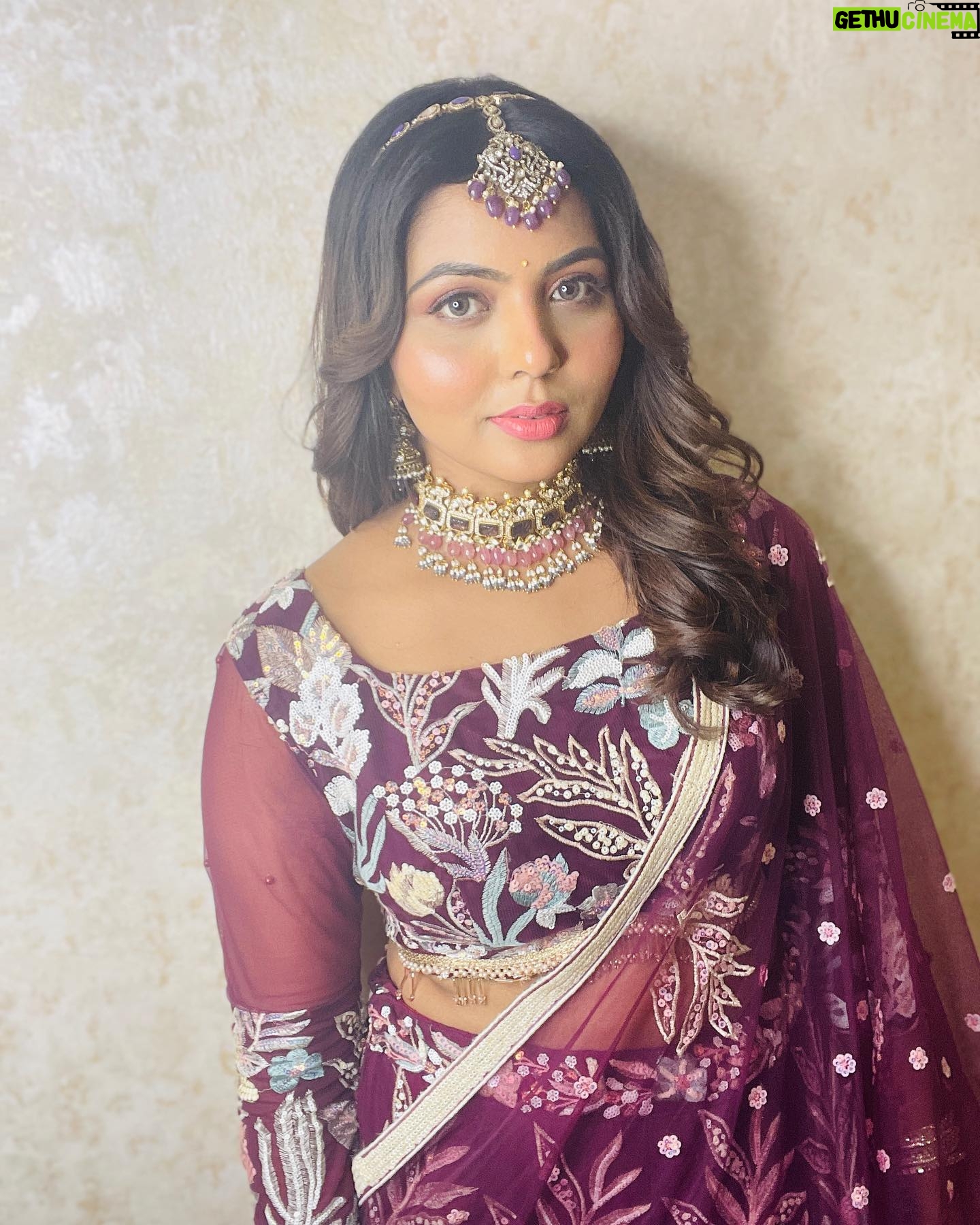 VJ Mounika - 627 Likes - 🎆 #nofilter
Makeup and hair : @honeylang_makeup_artist
Jewellery: @chennai_jazz