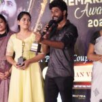 VJ Deepika Lakshmanapandi Instagram - Together we received our first award 🥹☺️ We are delighted to receive the "Cinemakaaran Award" Finally we got recognised for our recreation reels 🤩🥰🥰🥰 Many thanks to those who support and encourage us to do this kind of recreation videos😍😊💕 Thanks nanba @saravanavickram for being with me 💕 #vjdeepika
