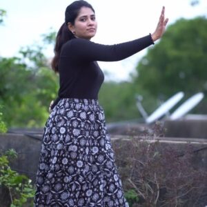 VJ Deepika Lakshmanapandi Instagram - Late to the trend 😬😬

Outfit @lotus.sareeshaper
Premium Quality T shirt and skirts 

T shirt Rs 220

3/4th midi Rs 330
Full midi Rs 380

3/4th   T shirt Rs 499

Full midi   T shirt Rs 549

Dop @gokul_krishnan_1010