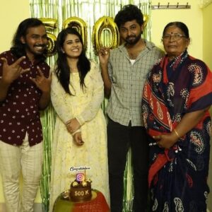 VJ Deepika Lakshmanapandi Instagram - Nandri anbargalae 💕💕💕💕💕
Anbaarae en vazhiyil sernthavarae
Anbaarae punnagaigal serthavarae 💕💕
Love you so much chellangala ❤️❤️❤️ @seenuragav
@saravanavickram @gokul_krishnan_1010 
Neengal ilamal ennudaiya punnagaigal ilai ❤️
Unexpected moment 😁😁😍😍😍

#vjdeepika
#500k #celebration #anbarey