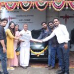 VJ Deepika Lakshmanapandi Instagram - Finally car vangiyachi 😁 💕 Another dream come true moment 🤩 Car ku enna name vaikalam comment la solunga My choice : Subramani #vjdeepika #newcar #i10 #dreamcometrue Pc @gokul_krishnan_1010