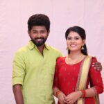 VJ Deepika Lakshmanapandi Instagram - Kannan 💕 Aishu Intha combo always special ennaku❣️ Ella actors kum makkal nammala recognise pannanumnu oru asa irukum. Enna neraya makkal recognise panna start pannathu #pandianstores #aishu va thn but initial ah enga ponalum "kannan oda pair" , " kannanuku jodiya vara ponnu" nu solli identify pannuvanga. But Kannan name solli Aishu recognise panrathu ennaku happy ah thn irunthuchu Because Aishu ennaku rmba special na athae avaluku Kannan 💕 Aishu combo ennaku special 💕💕💕 Kannan ah matum ila VICKRAM ah my frnd supported me a lot 😊😊😊 @saravanavickram But climax la jodi ah nikka mudilanu little missing 😂 Happy to share this Kannan Aishu pic. Enga pandian stores veetula frame panni maatuna pic ethu. 🧿 Kannan 💕 Aishu #vjdeepika #saravanavickram