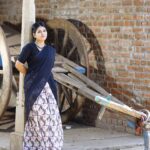 VJ Deepika Lakshmanapandi Instagram - Kaatu malliga poothirukkudhu kaadhala kaadhala Vanthu vanthu odipogum vandukena kaachala Makeup @aishu_makeup_artistry Photography @spk_photograph Costume @selvi_designs