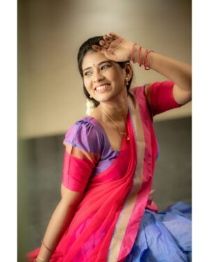 VJ Deepika Lakshmanapandi Instagram - Dhinam nee thedum vaazhkai engo
Unai thaedumae
Adhu unakkaana kaalam vandhaal
Unai serumae 💕💕💕

Costumes - @lakshana_designer_studio
Makeup - @lakshana_priya_mua
Photography -@camerasenthil
Shoot Organised by @rrajeshananda

#vjdeepika