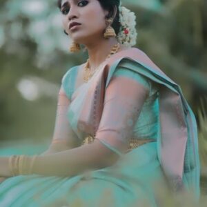 VJ Deepika Lakshmanapandi Instagram - Thedi setha kaasai pol
Kadhal irukudhaa
Konjamaaga edukkura
Kanjam thadukudhaa 💕💕💕

Mua @keerthimakeovers
Jewell @sribridalcollections
Pc @tn55photography
Outfit @keerthimakeovers 

#vjdeepika
