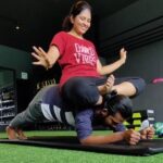 VJ Deepika Lakshmanapandi Instagram - Bro sis goals 💕 சின்ன தடம் வைத்து வா இன்னும் கொஞ்சம் போவோம் 💕💕💕 Trainer @lifter_ashwini @personaltrainingfitt60 @fortitude_fitness_studio #vjdeepika #workout