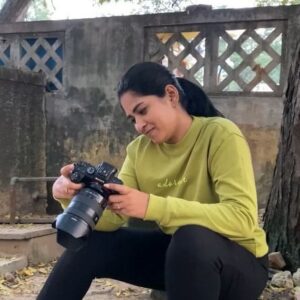 VJ Deepika Lakshmanapandi Instagram - Do what you love 💕

Sorry @gokul_krishnan_1010 un camera vangi unnaiyae video eduka solli torture senjathuku

Pov : intha videovil varum kaatchigal anaithum karpanaiyae ennaku camera la correct ah focus set panna kooda theriyathu

Dop & edit @gokul_krishnan_1010 

#vjdeepika