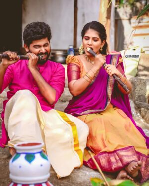 VJ Deepika Lakshmanapandi Instagram - Happy Pongal 💕

Makeover  @moon_li8_makeoverartistry
Videography @colorgram.photography
Costume @be_unique_boutique_
Jewellery @adyarfathimacollections

#pongalcelebration #pongalshoot #pongal #traditionalwear #photoshoot #village #villagepongal #villagelife