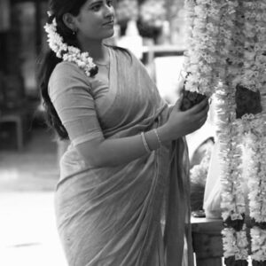 VJ Deepika Lakshmanapandi Instagram - Idhu oru ponmaalai pozhudhu 🖤

Dop @gokul_krishnan_1010 

#vjdeepika