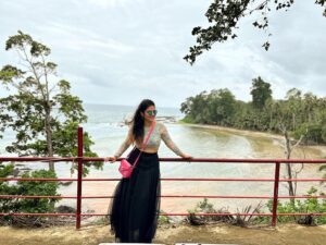 VJ Ezhilarasi Instagram - Blur pictures sometimes hold very good memories and this is one among them🫶🏻 #throwback trip to one of my most fav and beautiful place #andaman 😍 , Adhuvum last min plan are , best as always✨