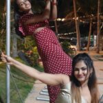 VJ Ezhilarasi Instagram – அவளும் நானும் ❤️✨
.
.
.
P.s: kindly ignore my wwe arms 🙄👀🙈😂