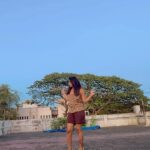 VJ Ezhilarasi Instagram - Slowly getting there, this has to be in my profile so Adaan posting the Konjam jaasthi eh video quality adivaanguna video😂 . #silambam #slowlygettingthere #vjezhilarasi