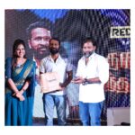 VJ Ezhilarasi Instagram – Thaana serndha kootam with #attakathidinesh .. #vetrimaaran sir lots of respect to this man, was very happy interviewing them♥️✨
.
.
.
.
#ezhilarasisaravanan #happy #fansmeet #fika #vj #event #host #visaaranai #vjezhilarasi #ezhilarasishylu