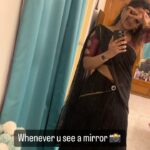 VJ Ezhilarasi Instagram - Mirror selfie forever 💯🤌🏻♥️