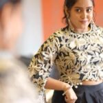 VJ Kalyani Instagram - Felt doing thisss...!! ... Wearing, Jewelry & Mua: @shaalini_sampath @neecas_makeover 💛 Shot by: @pixelrays__photography #pollachi #preeventvibes #dancechallenge #fun #vjkalyani🎤