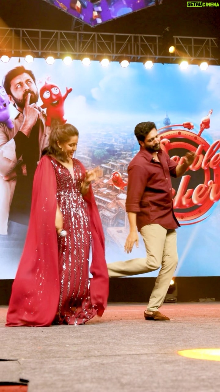 VJ Kalyani Instagram - Amazing time hosting the Audio Launch of Double Tuckerr :) Thankyou Sairam college for the energy and its always exciting to be there as a single host for massive numbers! Absolute treat to the ears by the one and only legend #Vidyasagar sir starring @dheeraj.doc @yashikaaannand @smruthivenkatofficial and many many many more as you see in the video!!! ... 📸: @redwood_photographyy Muah: @binduinstyl_ Wearing: @lithas_rentals #audiolaunch #movie #host #grateful #vjkalyani🎤