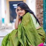 VJ Kalyani Instagram - 🫡💚 ... 📸: @sk_wedding__photography ... #saree #sareelove #sareefashion #justbeingme #vjkalyani🎤